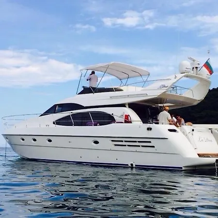 Botel Azimut *