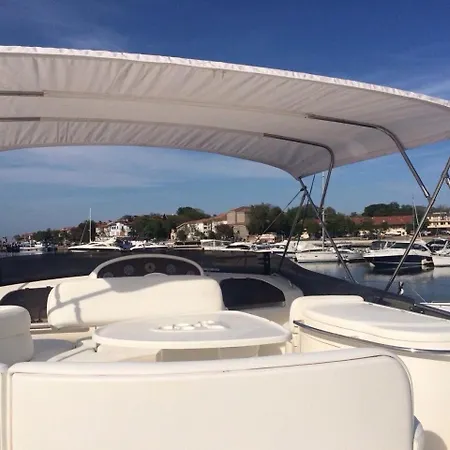 Azimut Botel