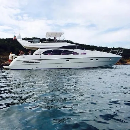 Botel Azimut