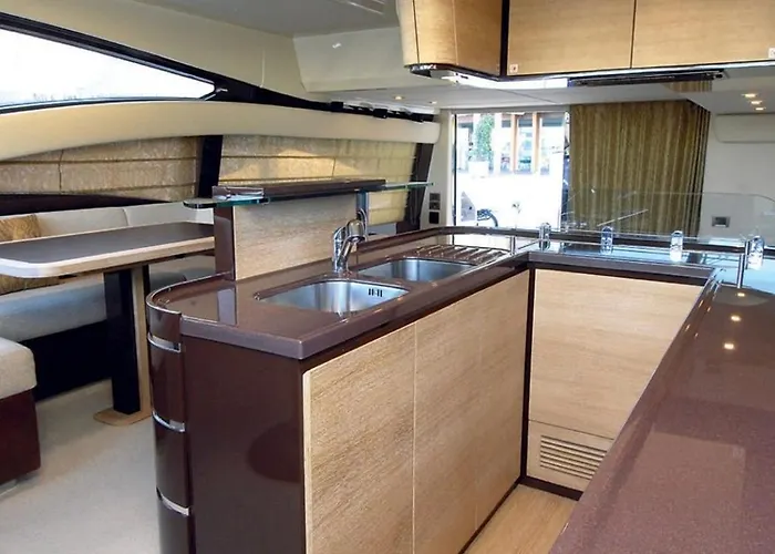 Azimut Hotel en barco